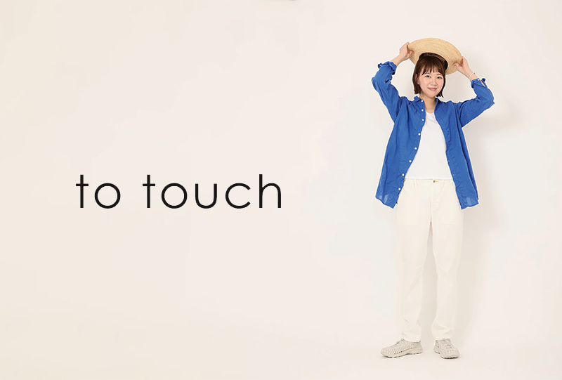 totouch（トゥータッチ）のロゴとコーディネート例
