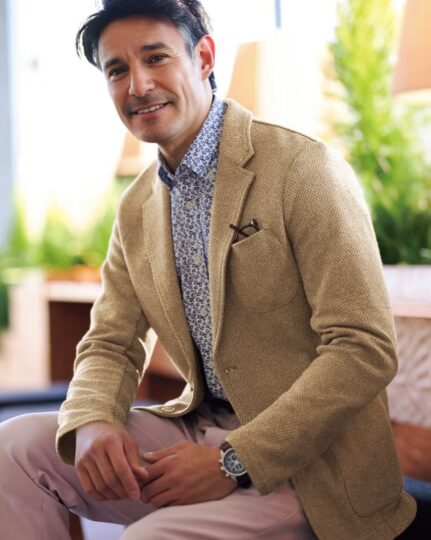 ドゥクラッセの柄シャツ+ジャケットコーデ